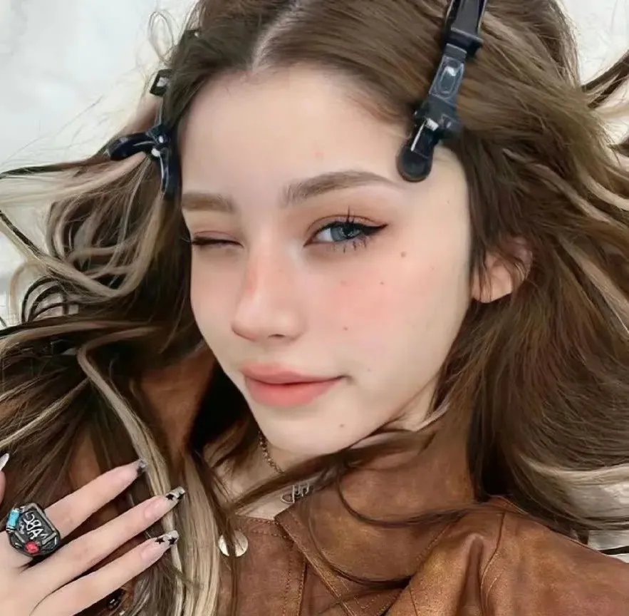 三个盗贼和狮子